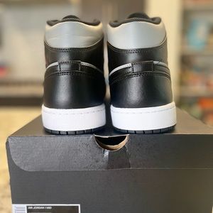 Jordan 1 Mid Shadow Red